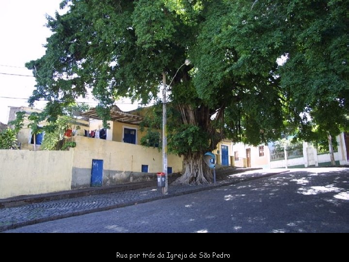 Rua por trás da Igreja de São Pedro 