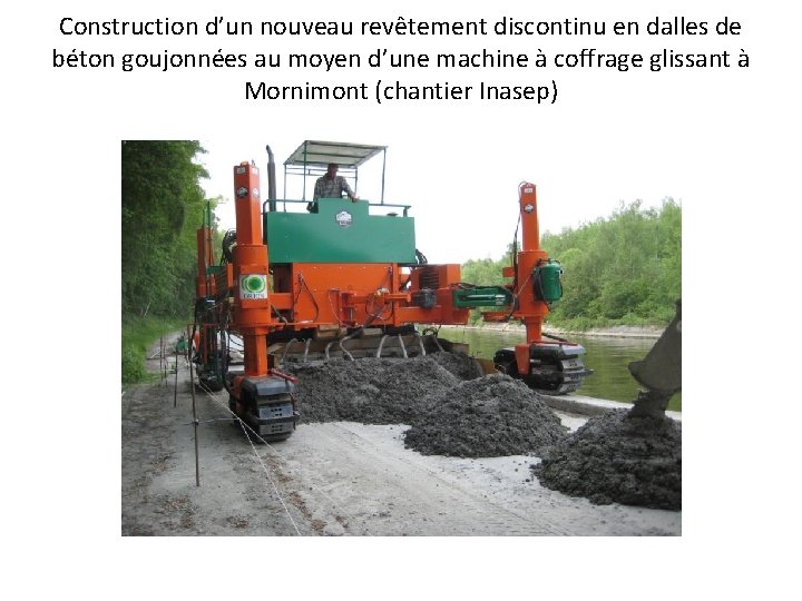 Construction d’un nouveau revêtement discontinu en dalles de béton goujonnées au moyen d’une machine