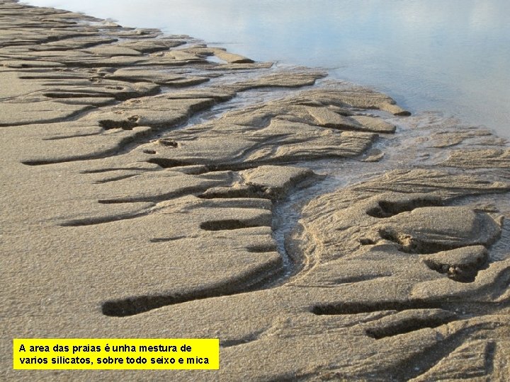 A area das praias é unha mestura de varios silicatos, sobre todo seixo e