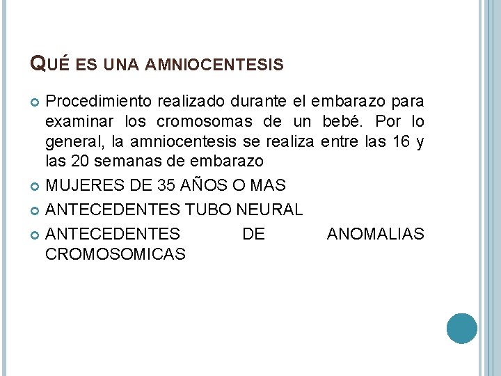 QUÉ ES UNA AMNIOCENTESIS Procedimiento realizado durante el embarazo para examinar los cromosomas de