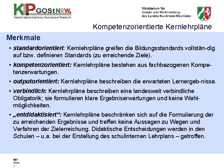 Kompetenzorientierte Kernlehrpläne Merkmale • standardorientiert: Kernlehrpläne greifen die Bildungsstandards vollstän-dig auf bzw. definieren Standards