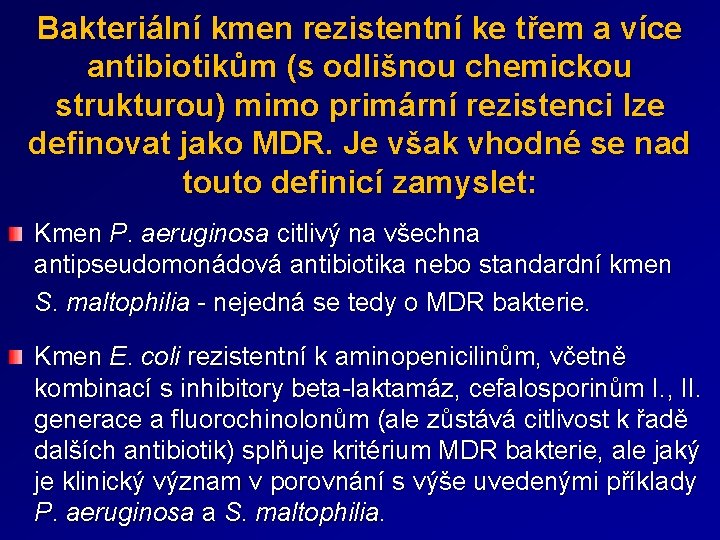 Bakteriální kmen rezistentní ke třem a více antibiotikům (s odlišnou chemickou strukturou) mimo primární