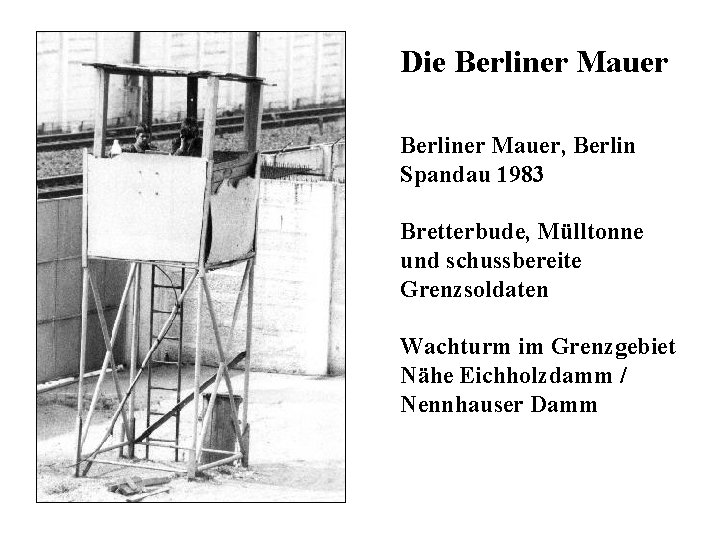  Die Berliner Mauer, Berlin Spandau 1983 Bretterbude, Mülltonne und schussbereite Grenzsoldaten Wachturm im