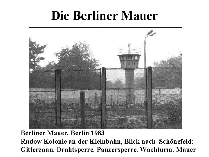 Die Berliner Mauer, Berlin 1983 Rudow Kolonie an der Kleinbahn, Blick nach Schönefeld: Gitterzaun,