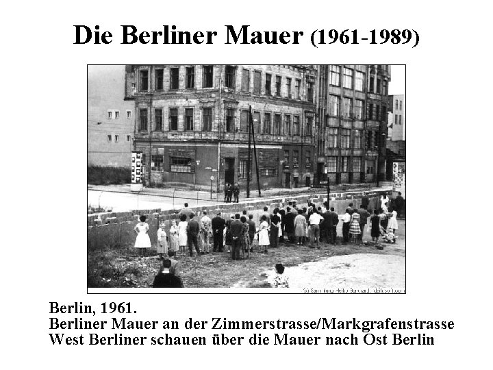 Die Berliner Mauer (1961 -1989) Berlin, 1961. Berliner Mauer an der Zimmerstrasse/Markgrafenstrasse West Berliner