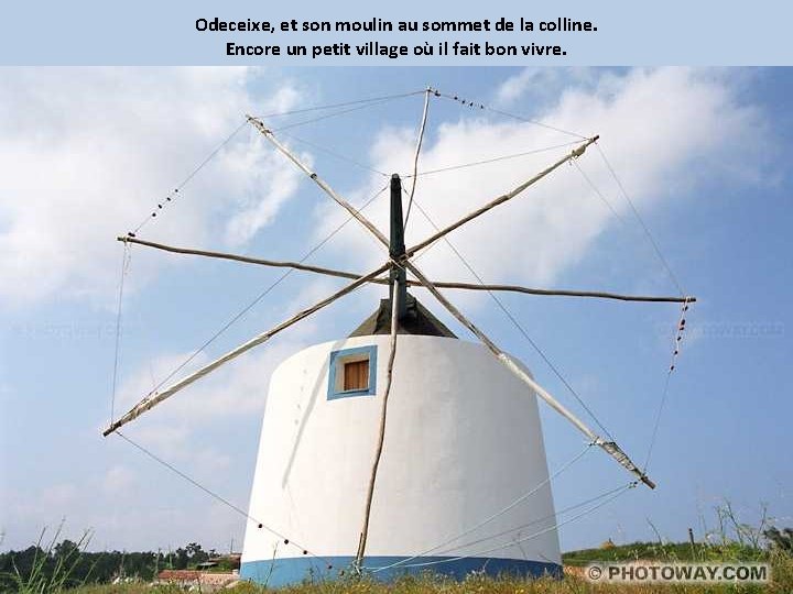 Odeceixe, et son moulin au sommet de la colline. Encore un petit village où