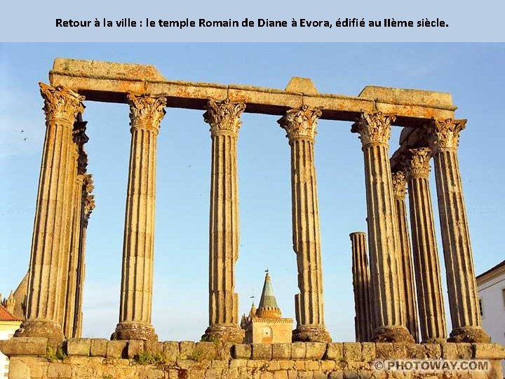 Retour à la ville : le temple Romain de Diane à Evora, édifié au