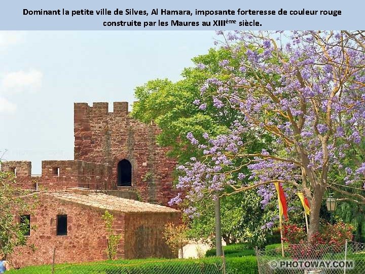 Dominant la petite ville de Silves, Al Hamara, imposante forteresse de couleur rouge construite