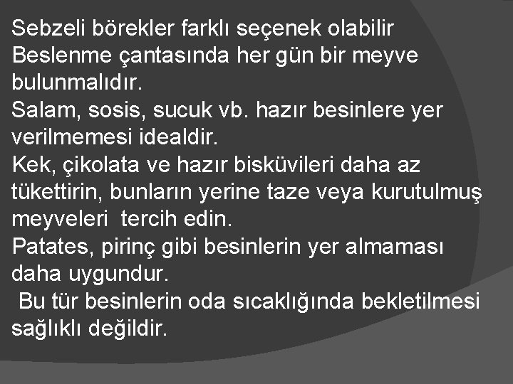 Sebzeli börekler farklı seçenek olabilir Beslenme çantasında her gün bir meyve bulunmalıdır. Salam, sosis,