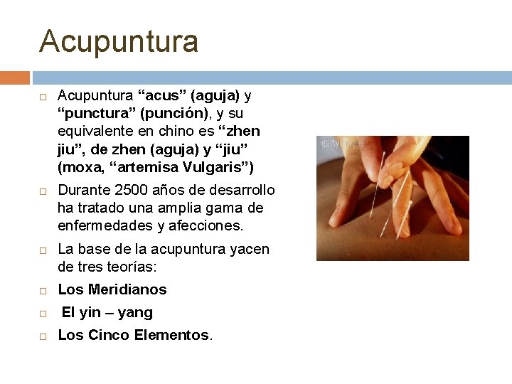 Acupuntura Acupuntura “acus” (aguja) y “punctura” (punción), y su equivalente en chino es “zhen