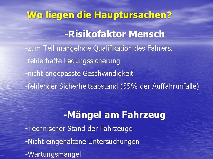 Wo liegen die Hauptursachen? -Risikofaktor Mensch -zum Teil mangelnde Qualifikation des Fahrers. -fehlerhafte Ladungssicherung Wo liegen die Hauptursachen? -Risikofaktor Mensch -zum Teil mangelnde Qualifikation des Fahrers. -fehlerhafte Ladungssicherung