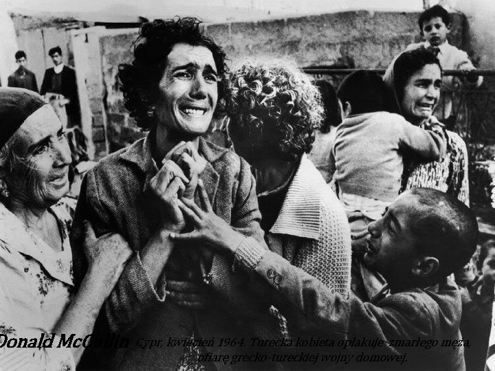 Donald Mc. Cullin Cypr, kwiecień 1964. Turecka kobieta opłakuje zmarłego męża, ofiarę grecko-tureckiej wojny