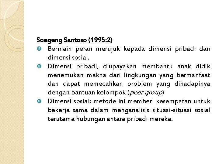 Soegeng Santoso (1995: 2) Bermain peran merujuk kepada dimensi pribadi dan dimensi sosial. Dimensi