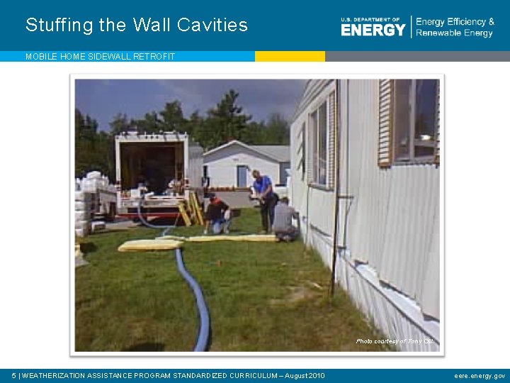 Stuffing the Wall Cavities MOBILE HOME SIDEWALL RETROFIT Photo courtesy of Tony Gill 5