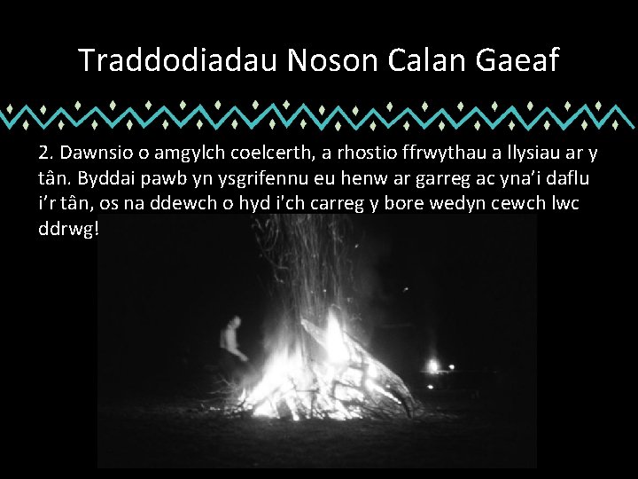 Traddodiadau Noson Calan Gaeaf 2. Dawnsio o amgylch coelcerth, a rhostio ffrwythau a llysiau