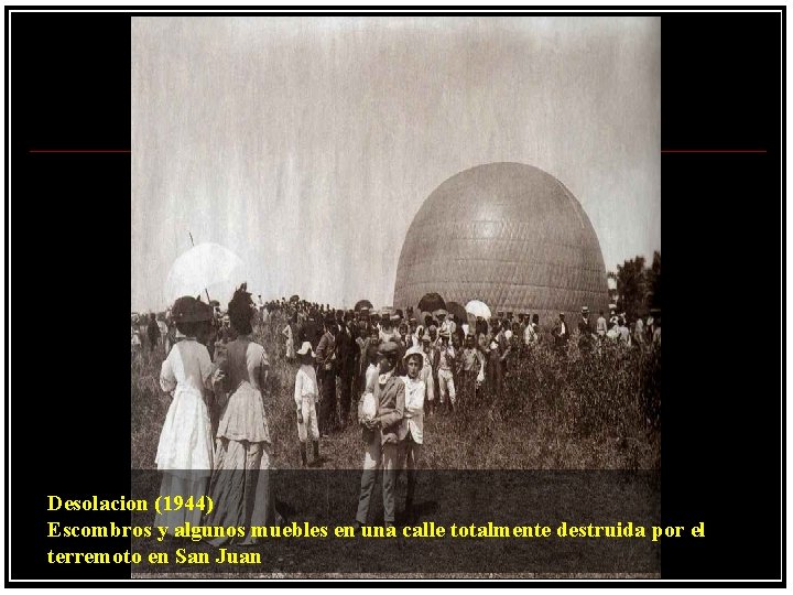  Desolacion (1944) Escombros y algunos muebles en una calle totalmente destruida por el