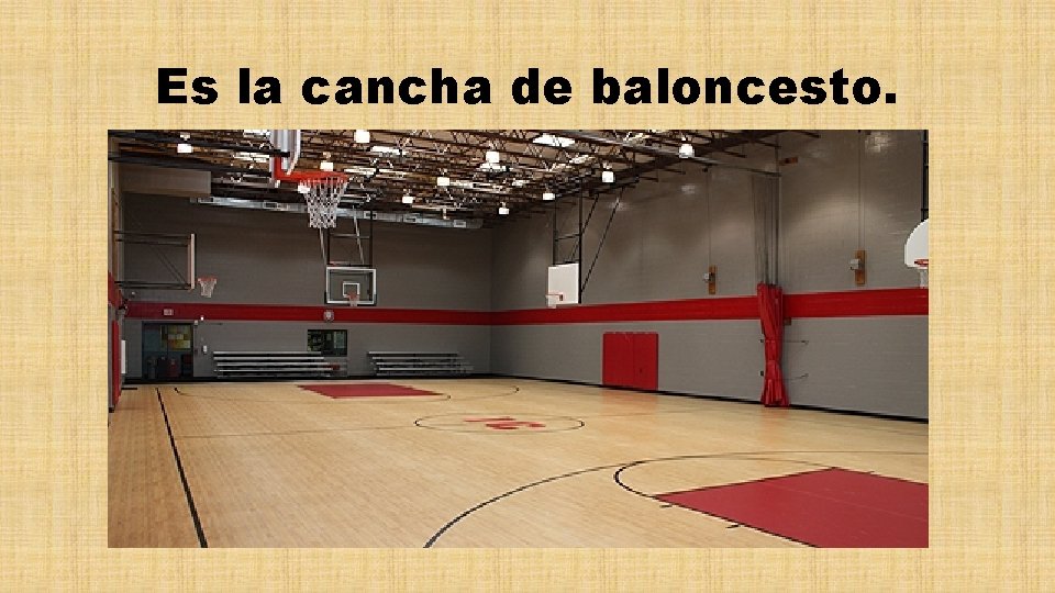 Es la cancha de baloncesto. 