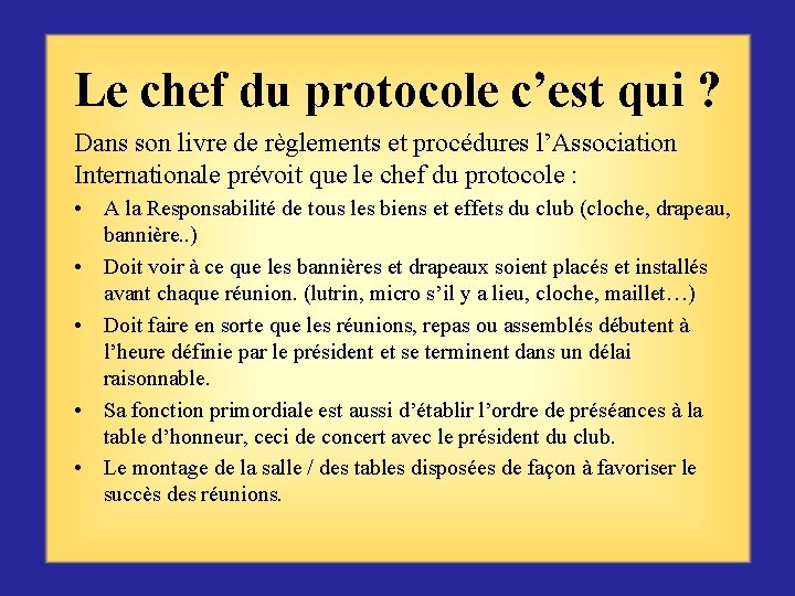 Le chef du protocole c’est qui ? Dans son livre de règlements et procédures