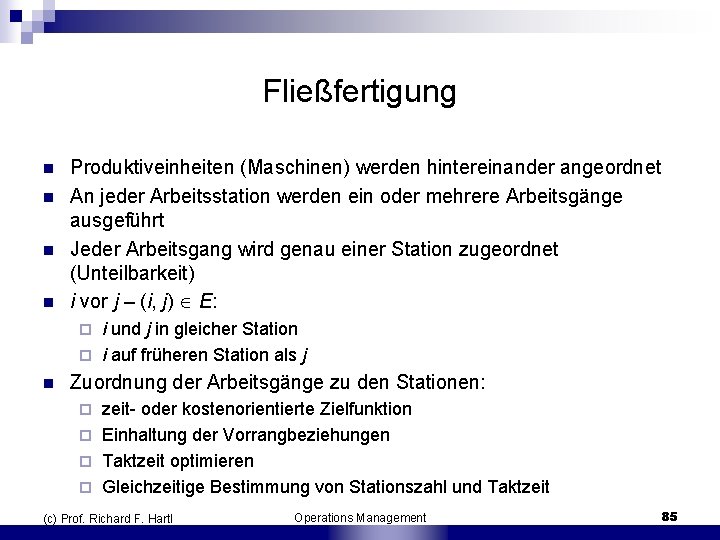 Fließfertigung n n Produktiveinheiten (Maschinen) werden hintereinander angeordnet An jeder Arbeitsstation werden ein oder