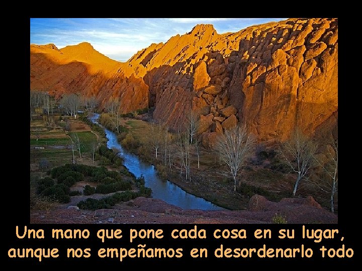 Una mano que pone cada cosa en su lugar, aunque nos empeñamos en desordenarlo