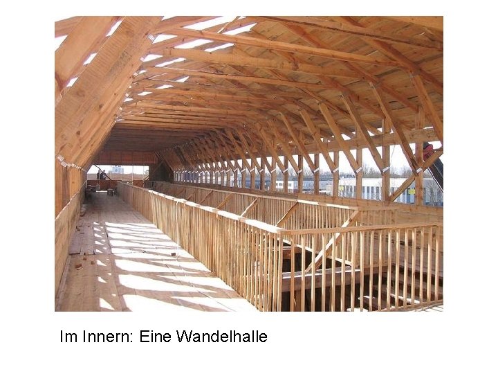 Im Innern: Eine Wandelhalle 