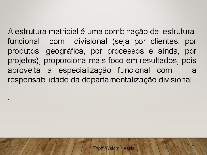 A estrutura matricial é uma combinação de estrutura funcional com divisional (seja por clientes,