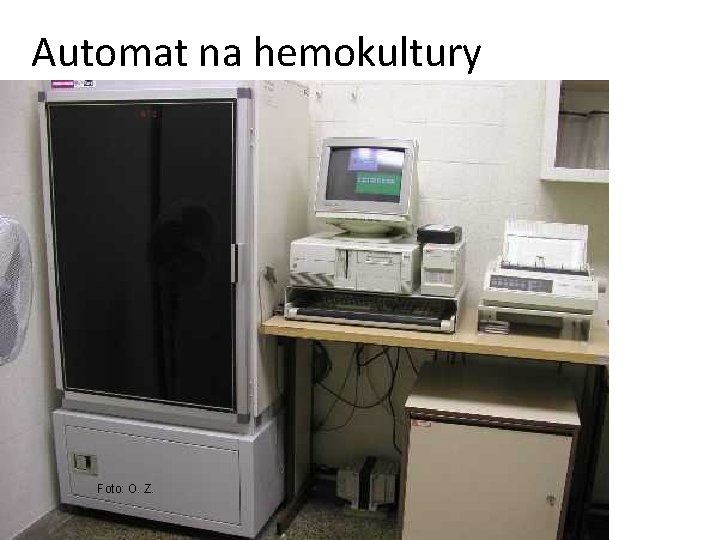 Automat na hemokultury Foto: O. Z. Automat na hemokultury Foto: O. Z.