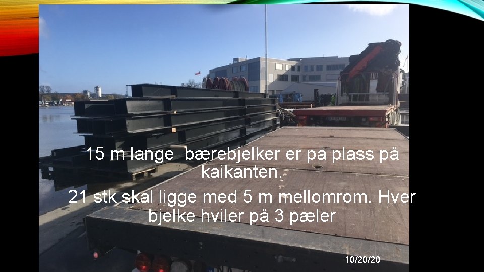 15 m lange bærebjelker er på plass på kaikanten. 21 stk skal ligge med 15 m lange bærebjelker er på plass på kaikanten. 21 stk skal ligge med