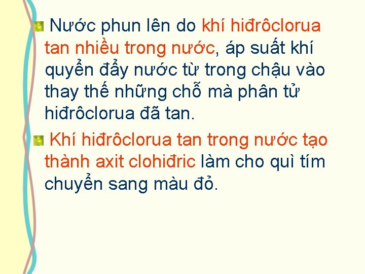 Nước phun lên do khí hiđrôclorua tan nhiều trong nước, áp suất khí quyển