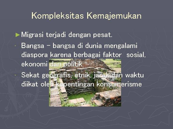 Kompleksitas Kemajemukan ► Migrasi terjadi dengan pesat. • Bangsa – bangsa di dunia mengalami Kompleksitas Kemajemukan ► Migrasi terjadi dengan pesat. • Bangsa – bangsa di dunia mengalami