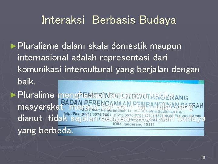 Interaksi Berbasis Budaya ► Pluralisme dalam skala domestik maupun internasional adalah representasi dari komunikasi Interaksi Berbasis Budaya ► Pluralisme dalam skala domestik maupun internasional adalah representasi dari komunikasi