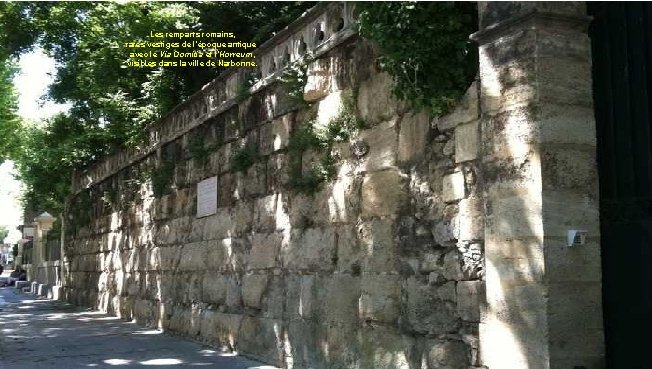 Les remparts romains, rares vestiges de l’époque antique avec le Via Domitia et l’Horreum,