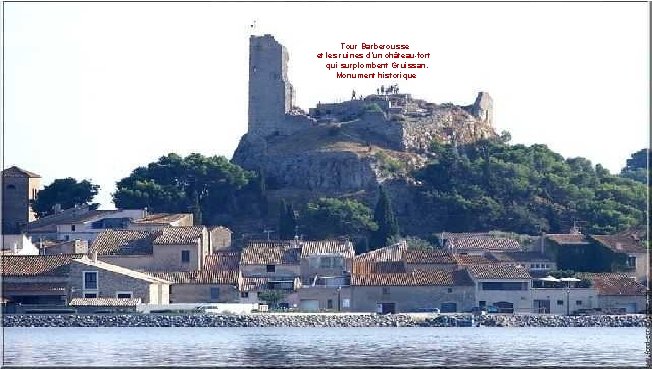 Tour Barberousse et les ruines d’un château-fort qui surplombent Gruissan. Monument historique 