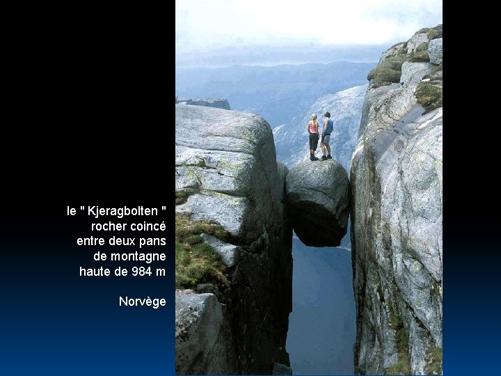 le " Kjeragbolten " rocher coincé entre deux pans de montagne haute de 984