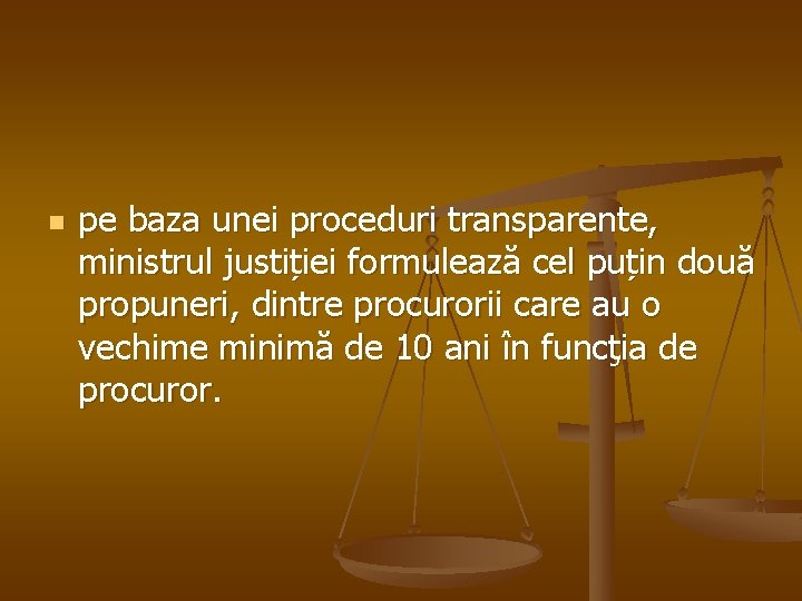 n pe baza unei proceduri transparente, ministrul justiției formulează cel puțin două propuneri, dintre