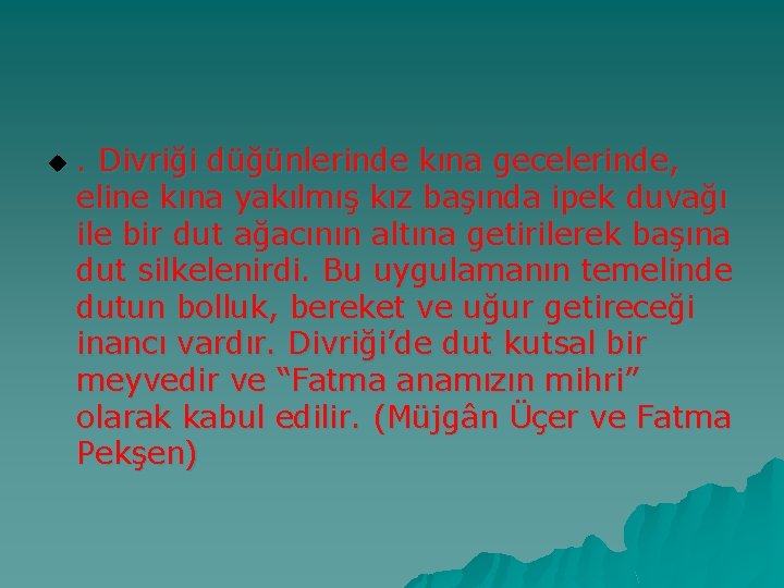 u . Divriği düğünlerinde kına gecelerinde, eline kına yakılmış kız başında ipek duvağı ile