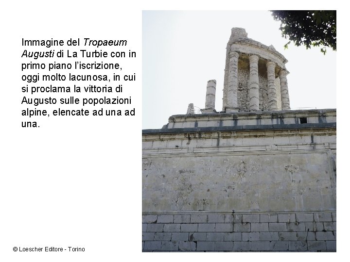 Immagine del Tropaeum Augusti di La Turbie con in primo piano l’iscrizione, oggi molto
