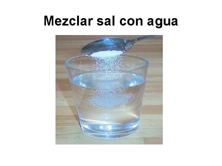 Mezclar sal con agua 