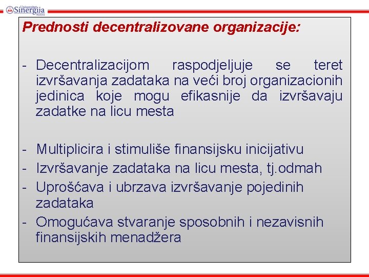 Prednosti decentralizovane organizacije: - Decentralizacijom raspodjeljuje se teret izvršavanja zadataka na veći broj organizacionih