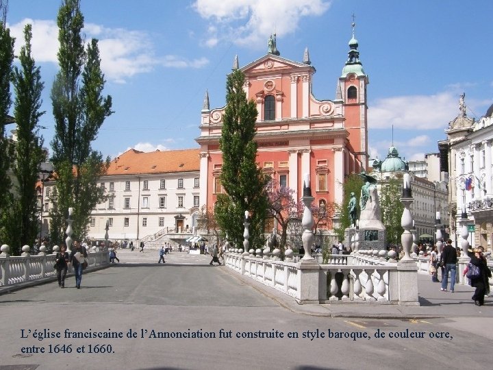 L’église franciscaine de l’Annonciation fut construite en style baroque, de couleur ocre, entre 1646