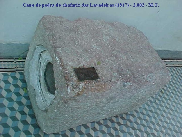 Cano de pedra do chafariz das Lavadeiras (1817) - 2. 002 - M. T.
