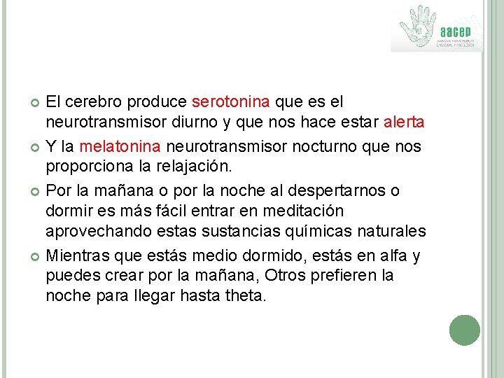 El cerebro produce serotonina que es el neurotransmisor diurno y que nos hace estar