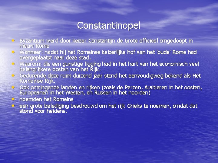 Constantinopel • Byzantium werd door keizer Constantijn de Grote officieel omgedoopt in • •
