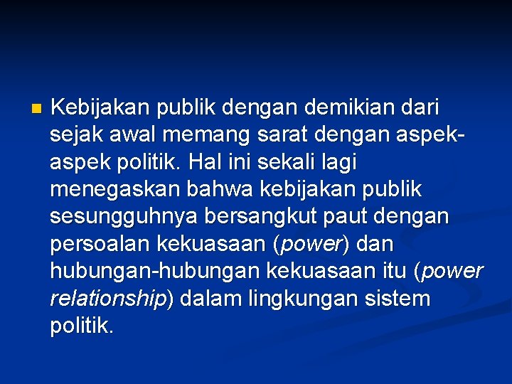 n Kebijakan publik dengan demikian dari sejak awal memang sarat dengan aspek politik. Hal