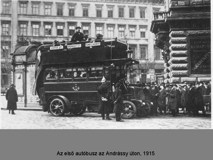 Az első autóbusz az Andrássy úton, 1915 