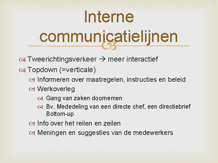 Interne communicatielijnen Tweerichtingsverkeer meer interactief Topdown (=verticale) Informeren over maatregelen, instructies en beleid Werkoverleg