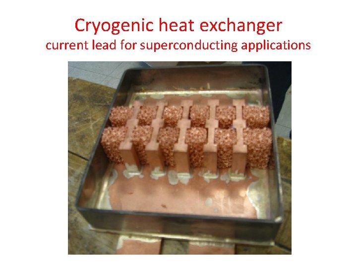 Cryogenic heat exchanger current lead for superconducting applications 