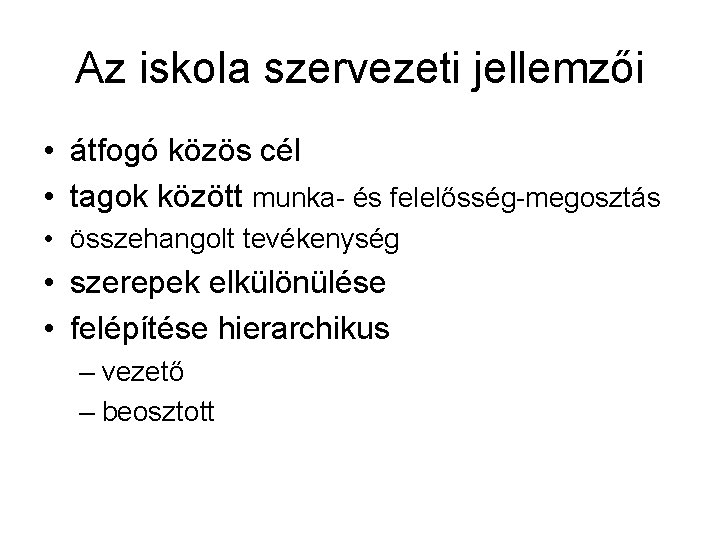 Az iskola szervezeti jellemzői • átfogó közös cél • tagok között munka- és felelősség-megosztás Az iskola szervezeti jellemzői • átfogó közös cél • tagok között munka- és felelősség-megosztás