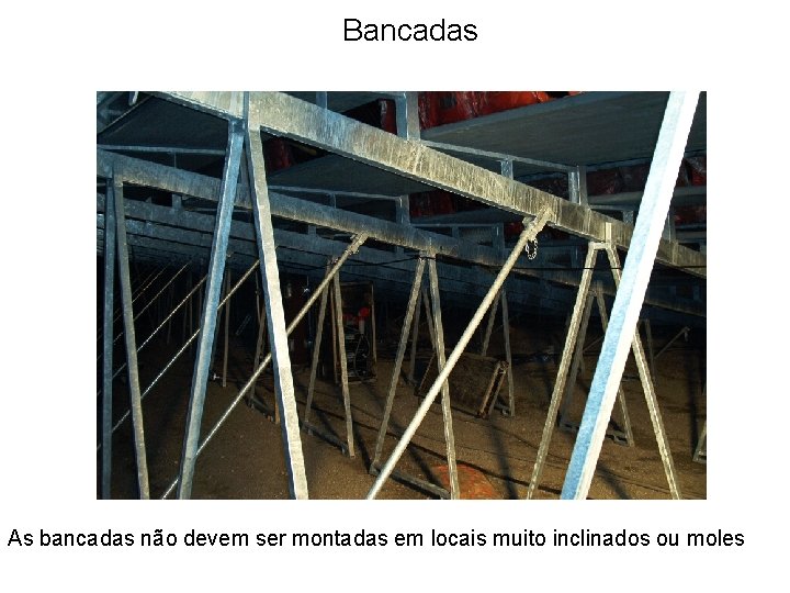 Bancadas As bancadas não devem ser montadas em locais muito inclinados ou moles 