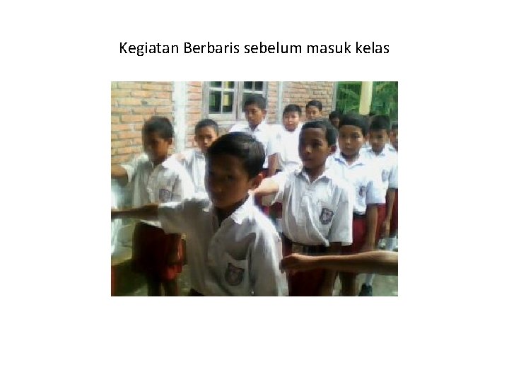Kegiatan Berbaris sebelum masuk kelas 